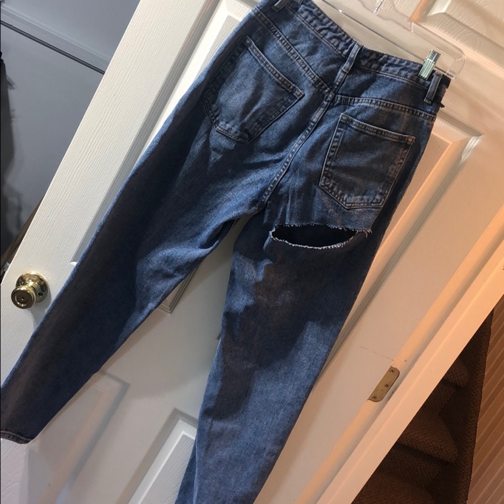 Pretty Little Thing Mom Jeans with Bum Rip